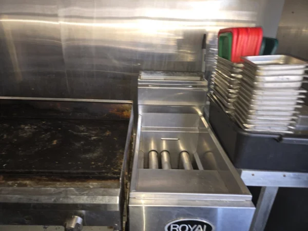 food truck fully loaded and self sustainable kitchen - Image 3